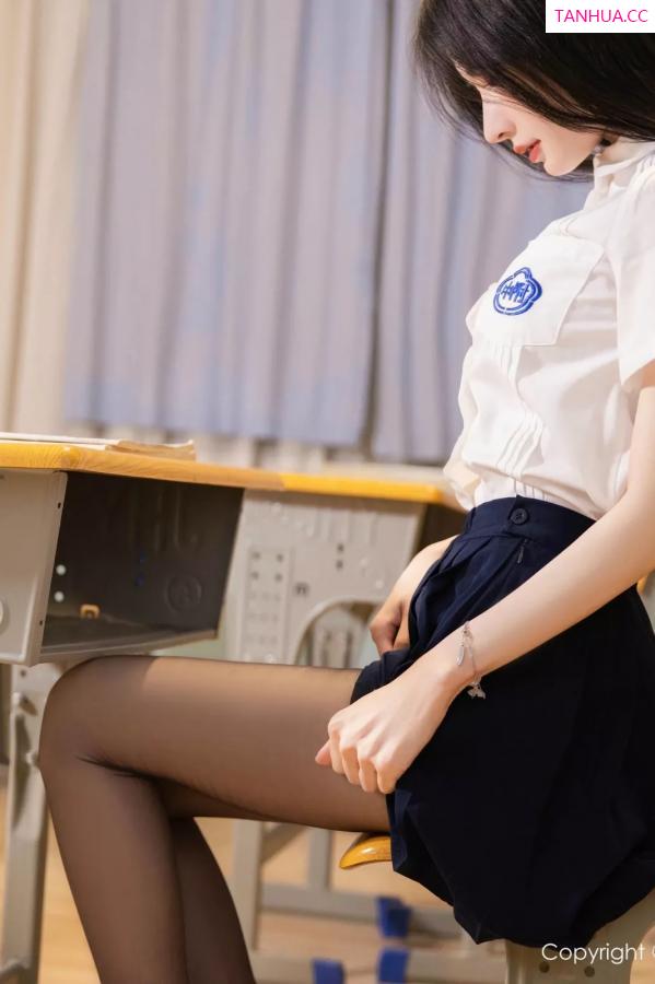 Carina Lee Carina布丁 [XiuRen]高清写真图 2025.05.16 No.10287 布丁wow 性感JK第20张图片